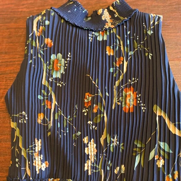 Nanette Lepore Floral Navy Pleated Dress, Size 8 - Picture 10 of 10